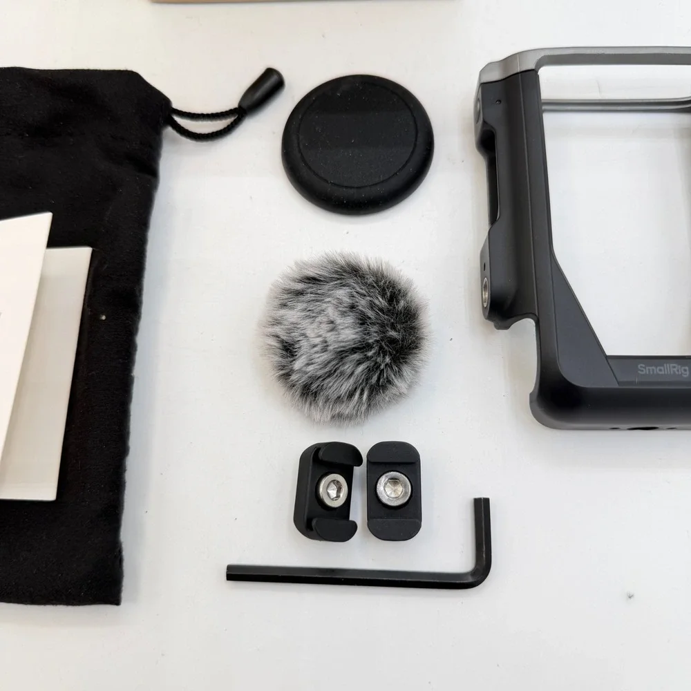 SmallRig Cage Kit 4235 Canon PowerShot V10 Black Vlogging Rig W/ Box Used Good